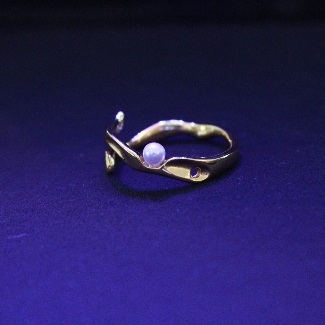 Baroque Rhodium and 18K Gold Plated S925 Silver Pearl Ring